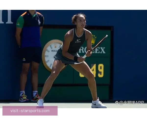 网球赛场精彩纷呈：新星崛起与老将争夺激烈的年度大满贯之战